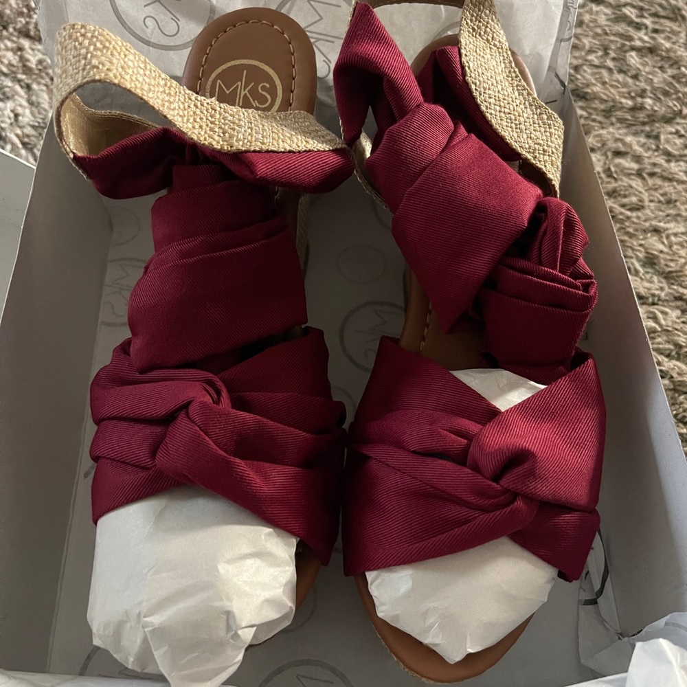 Burgundy wedges. Wrap around ankle.